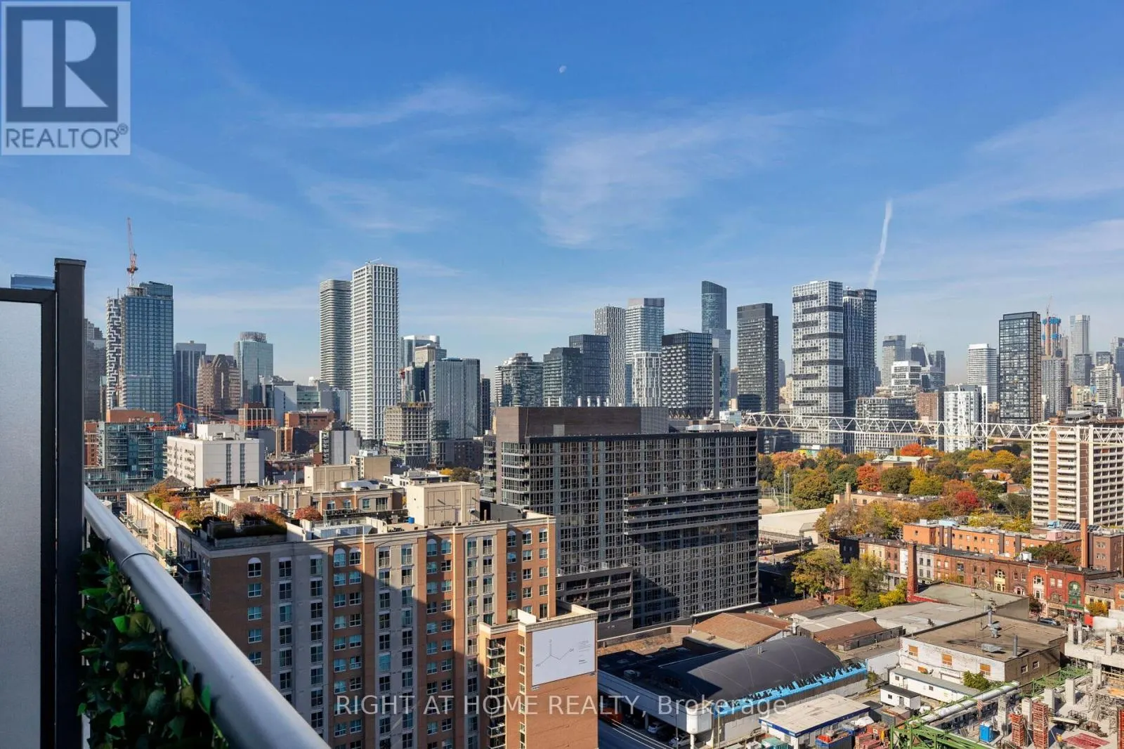 PH 216 - 460 ADELAIDE STREET E