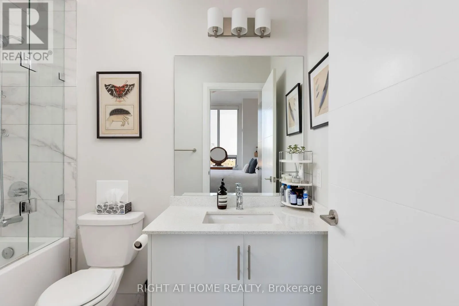PH 216 - 460 ADELAIDE STREET E