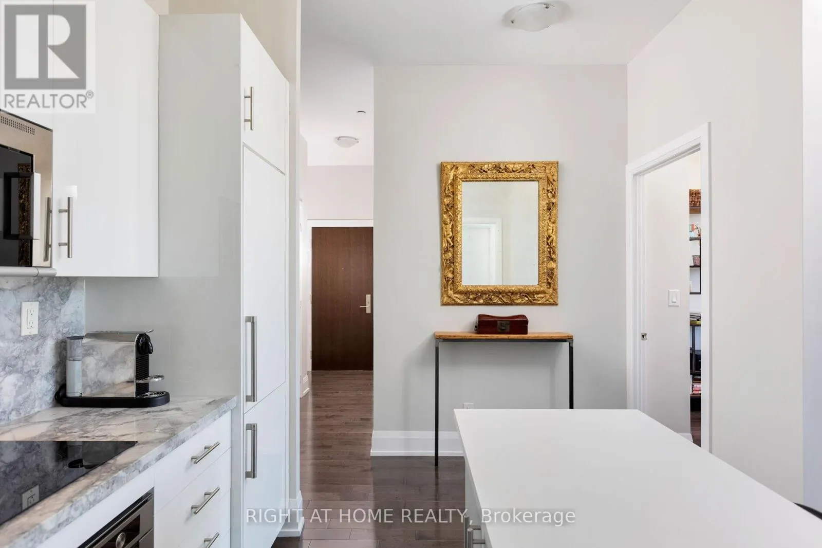 PH 216 - 460 ADELAIDE STREET E