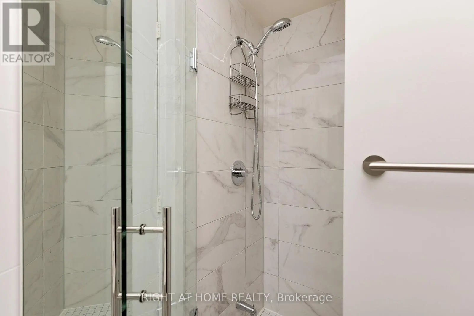 PH 216 - 460 ADELAIDE STREET E