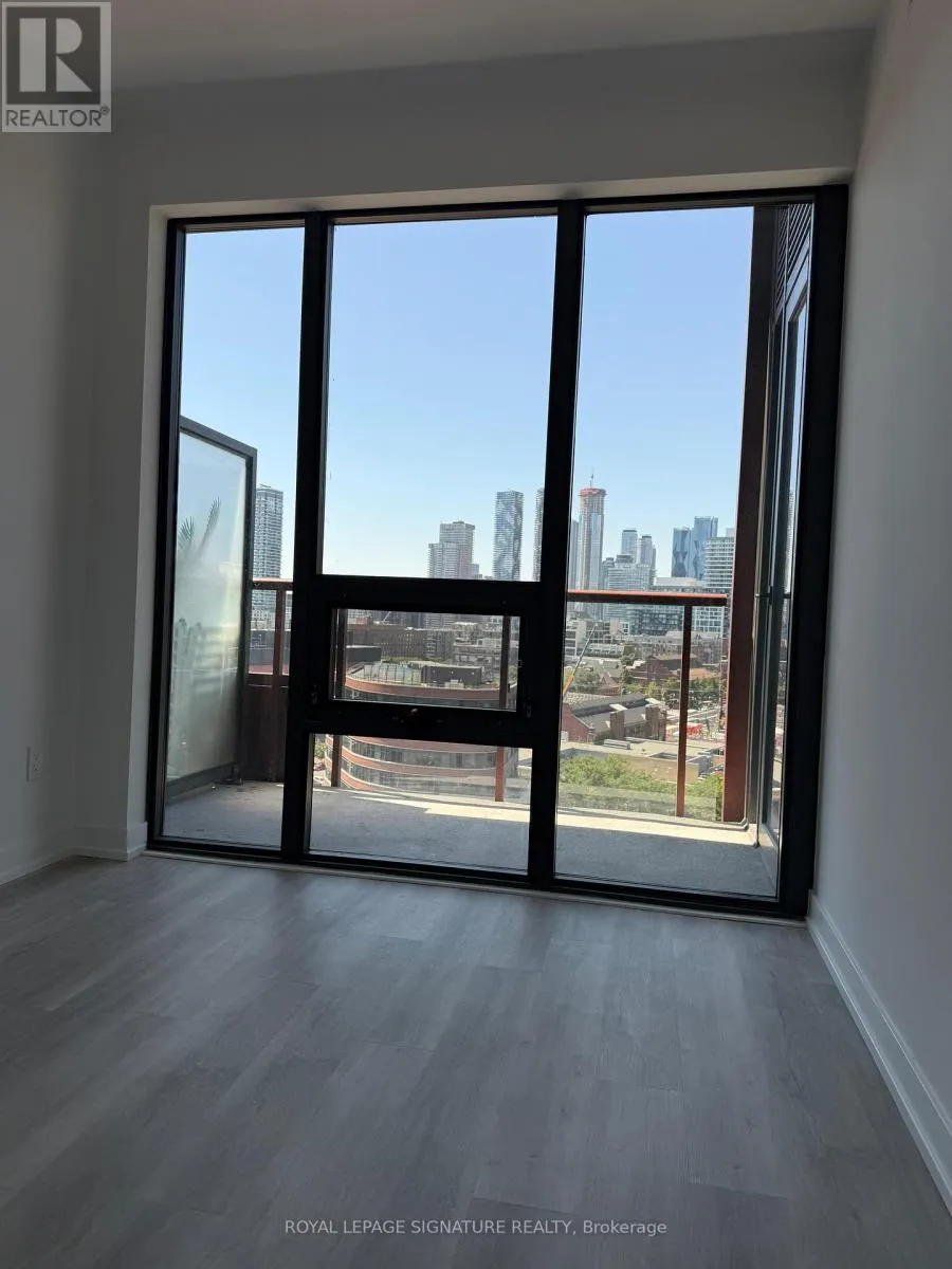 PH17 - 28 EASTERN AVENUE