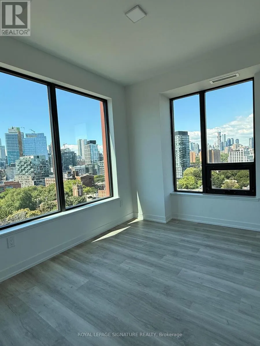 PH17 - 28 EASTERN AVENUE