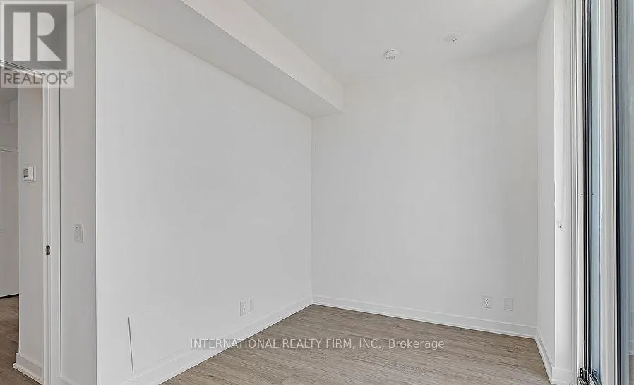 1016 - 30 TRETTI WAY