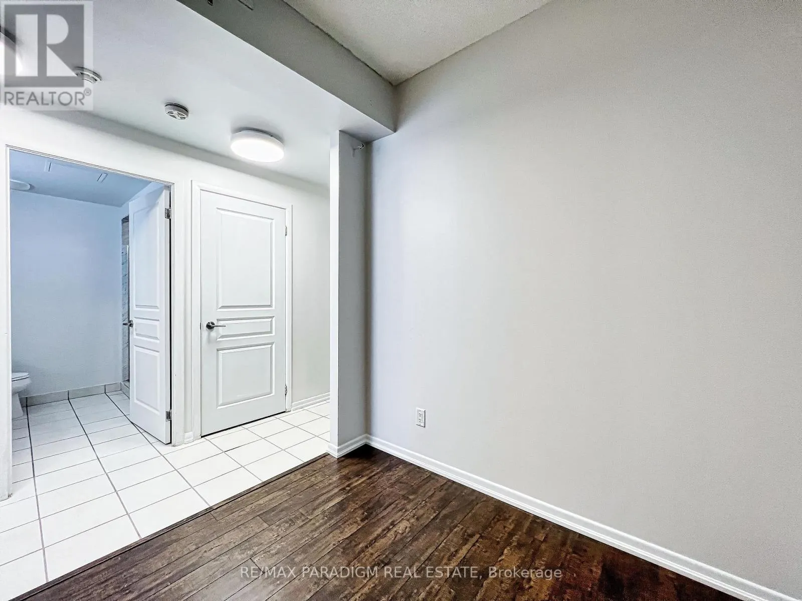 3713 - 18 YONGE STREET