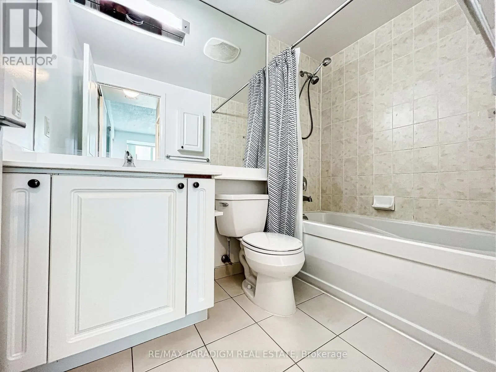 3713 - 18 YONGE STREET