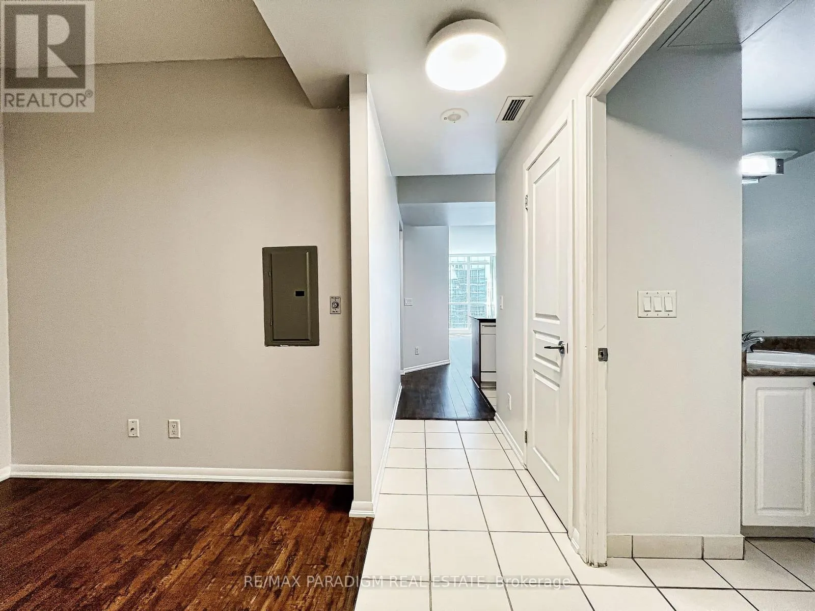 3713 - 18 YONGE STREET