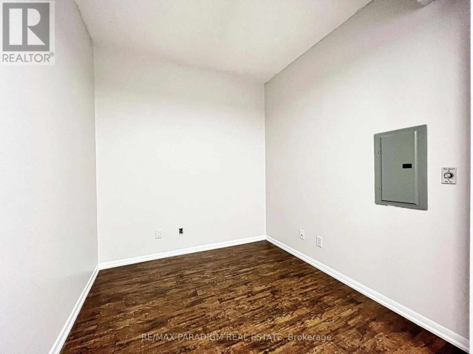 3713 - 18 YONGE STREET