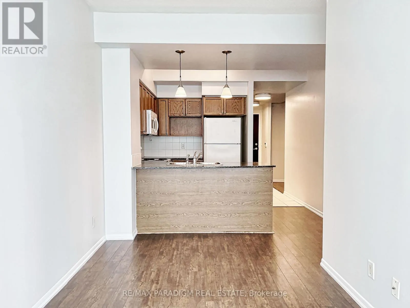 3713 - 18 YONGE STREET