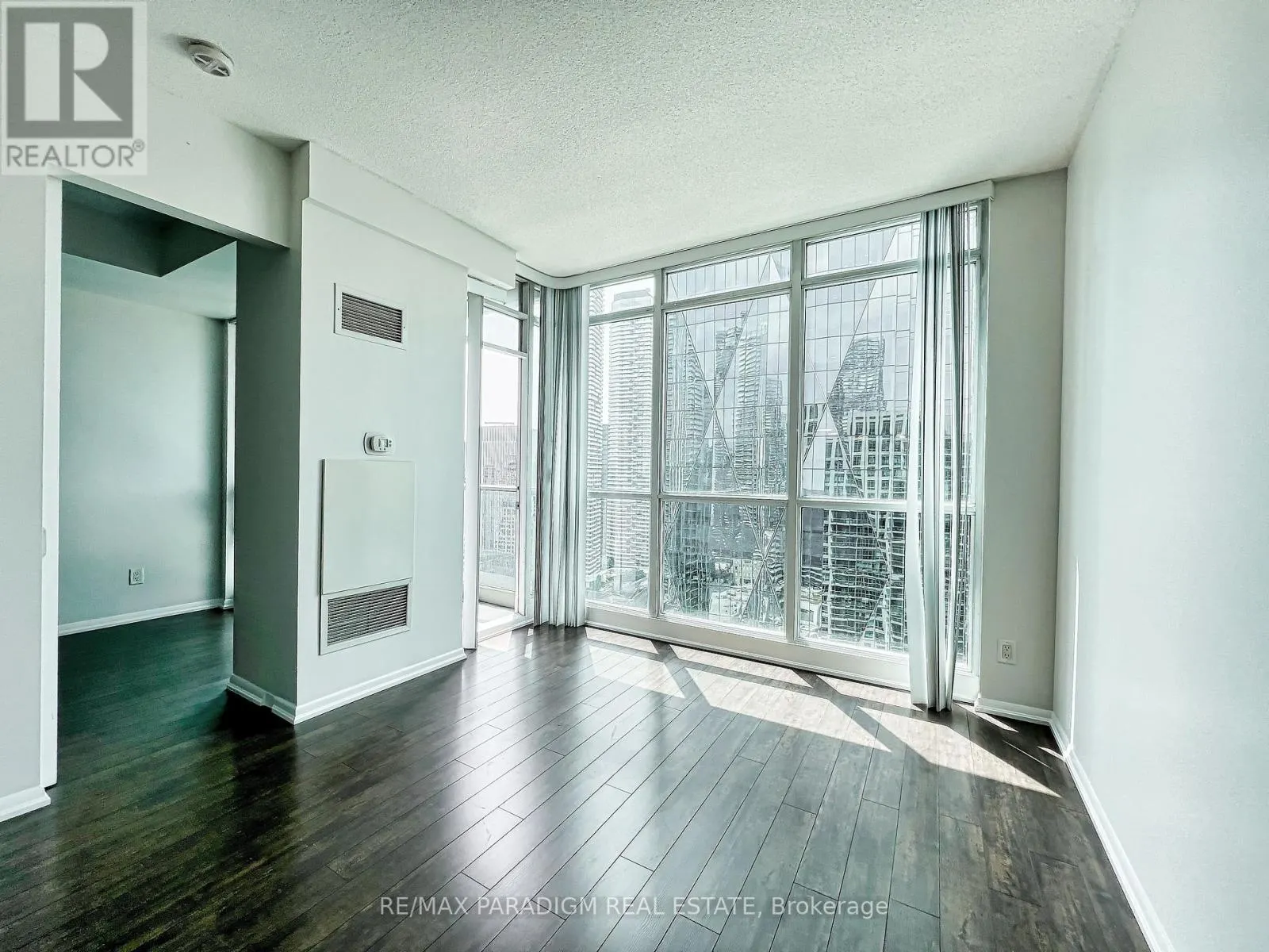 3713 - 18 YONGE STREET