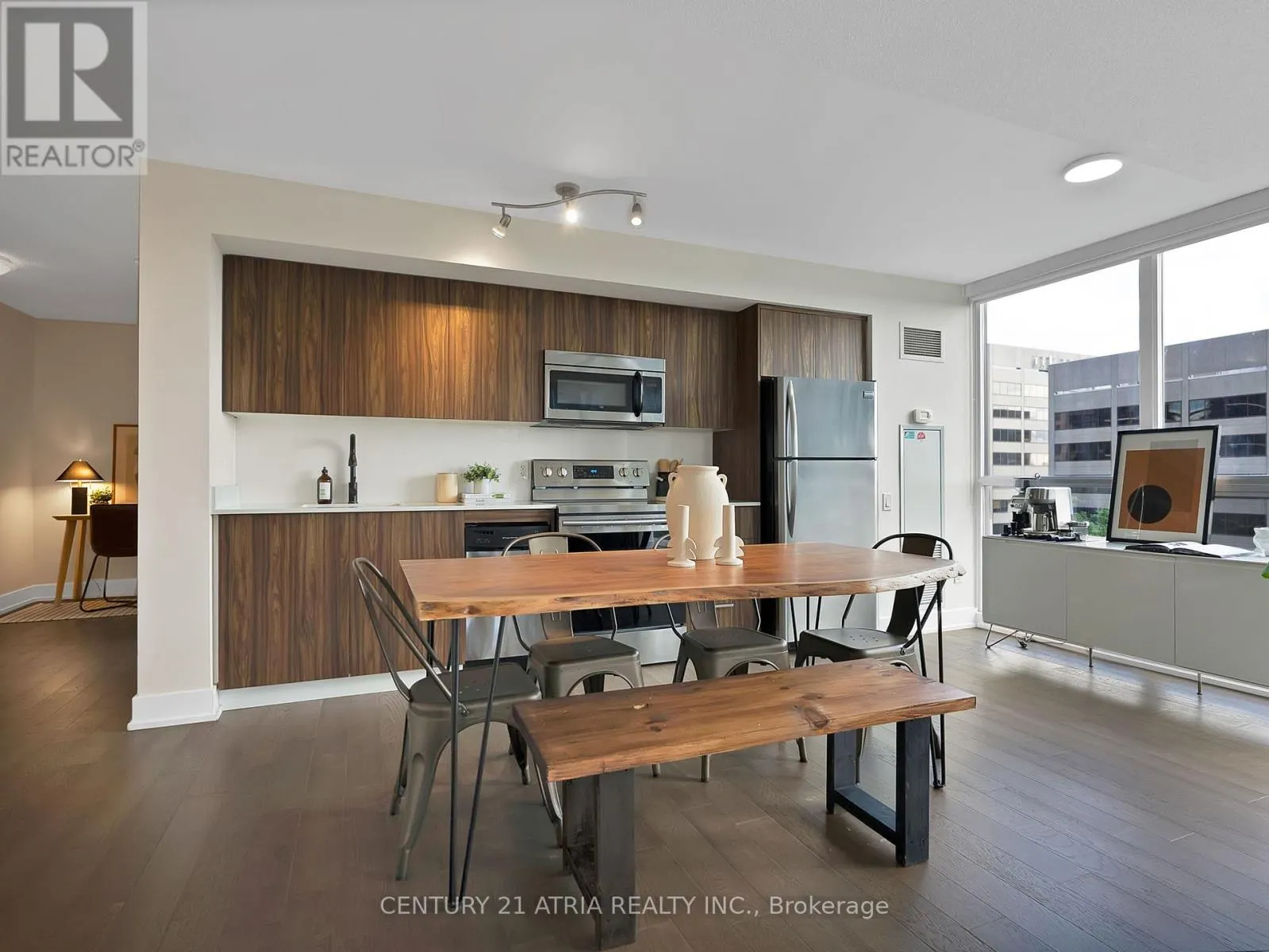 609 - 23 SHEPPARD AVENUE E