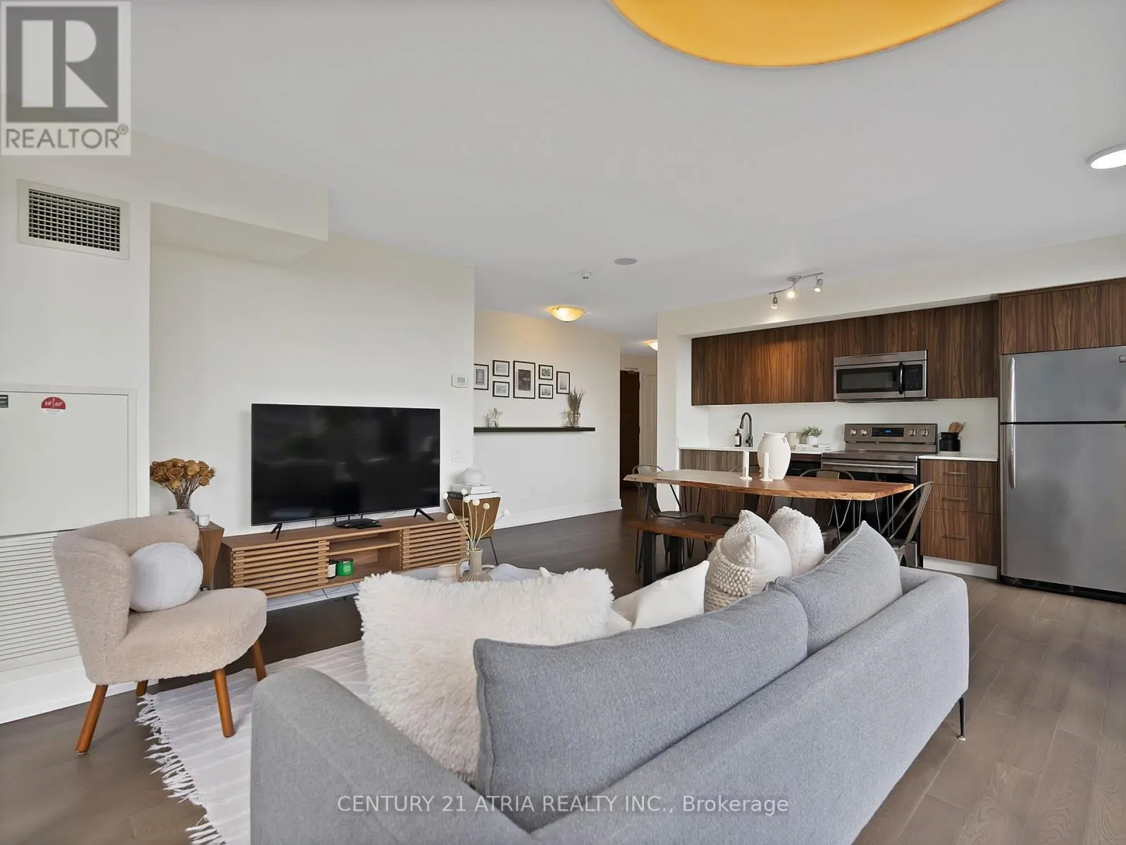 609 - 23 SHEPPARD AVENUE E
