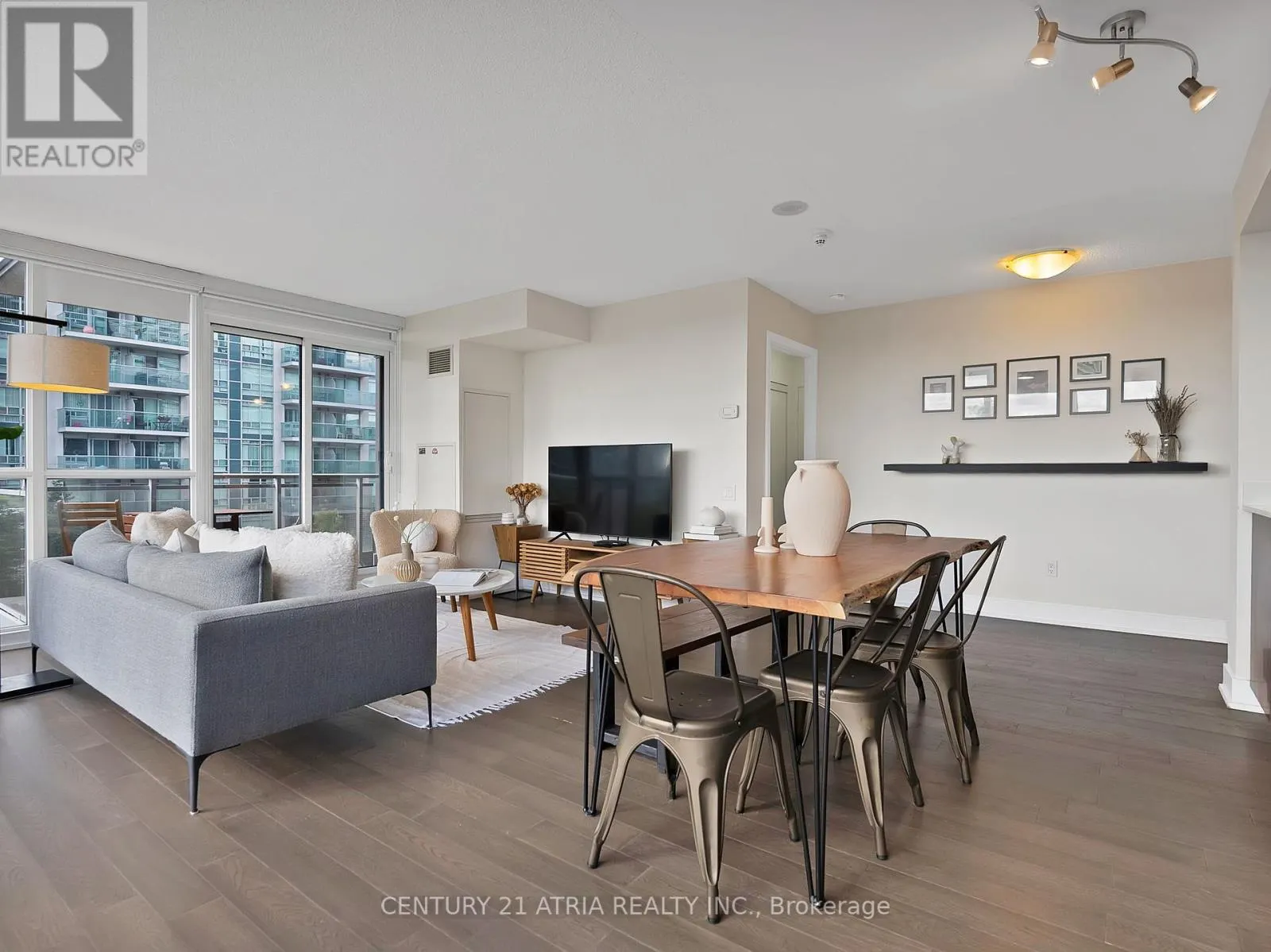 609 - 23 SHEPPARD AVENUE E