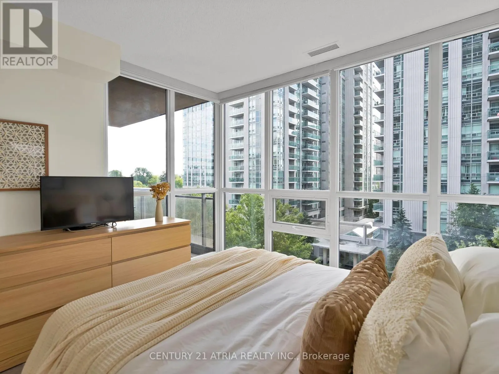 609 - 23 SHEPPARD AVENUE E