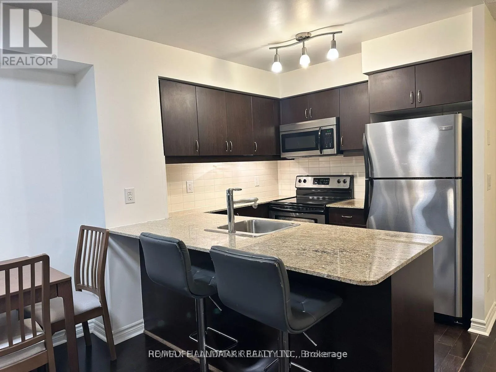 414 - 27 REAN DRIVE