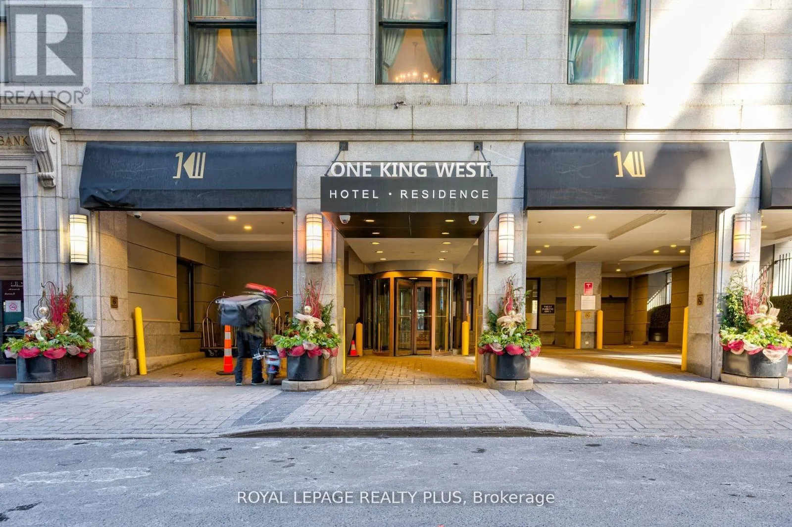 1706 - 1 KING STREET W