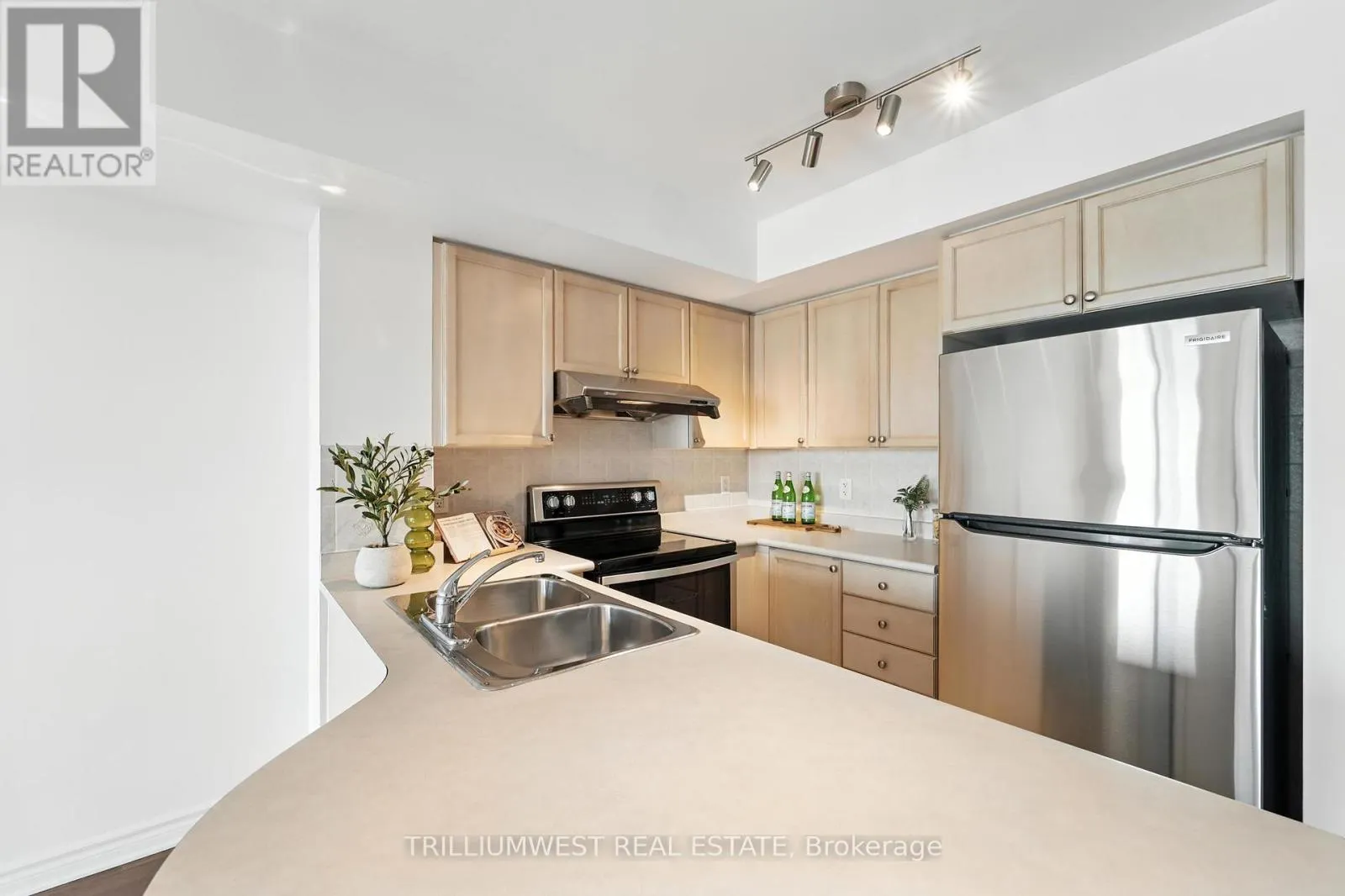 2111 - 17 BARBERRY PLACE