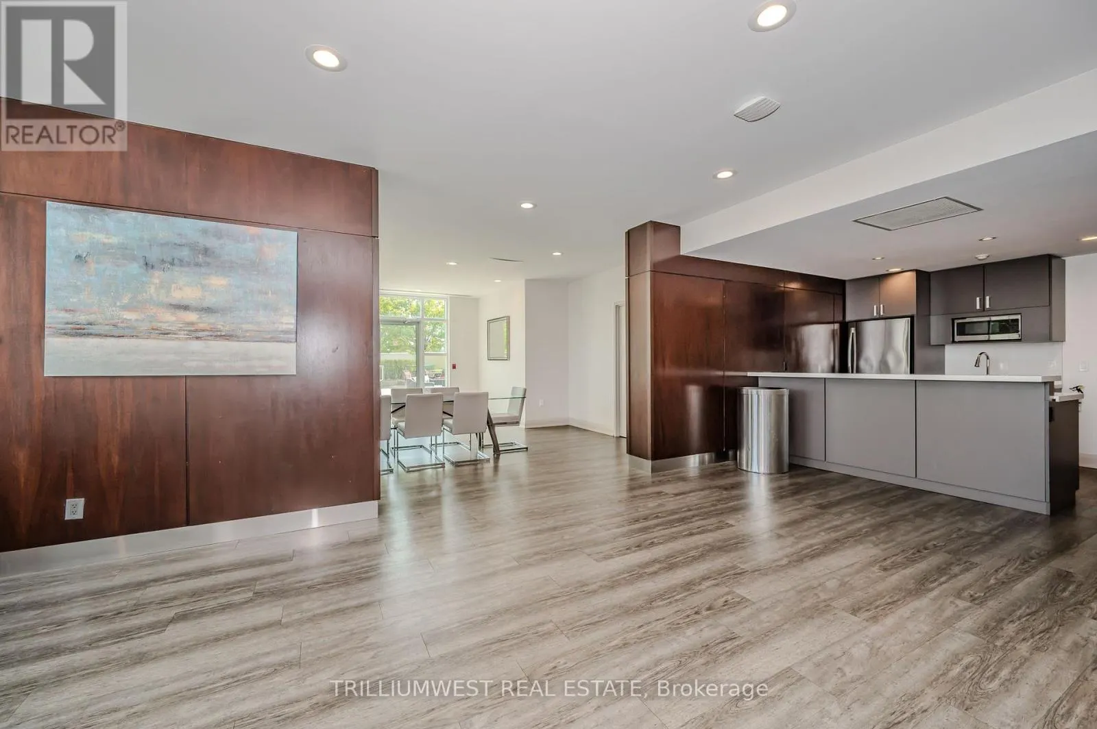 2111 - 17 BARBERRY PLACE