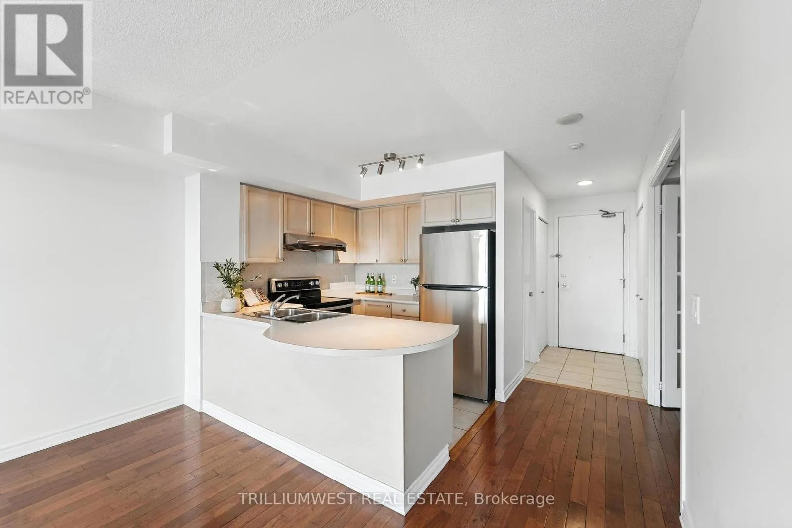 2111 - 17 BARBERRY PLACE