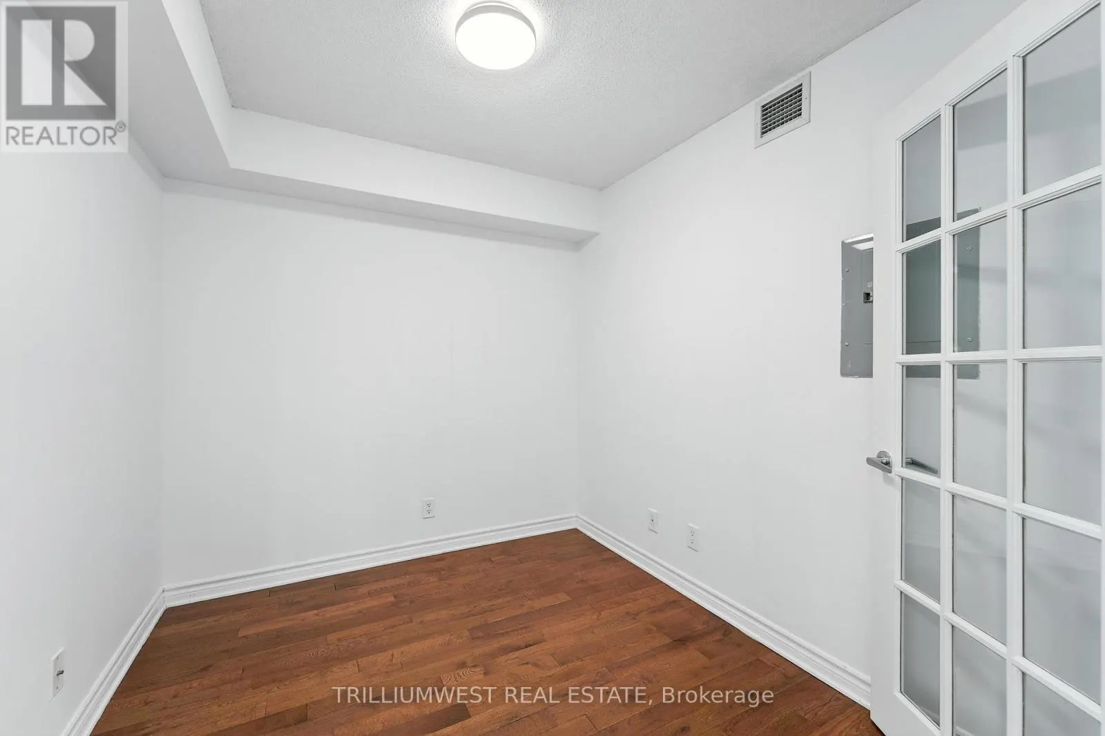 2111 - 17 BARBERRY PLACE