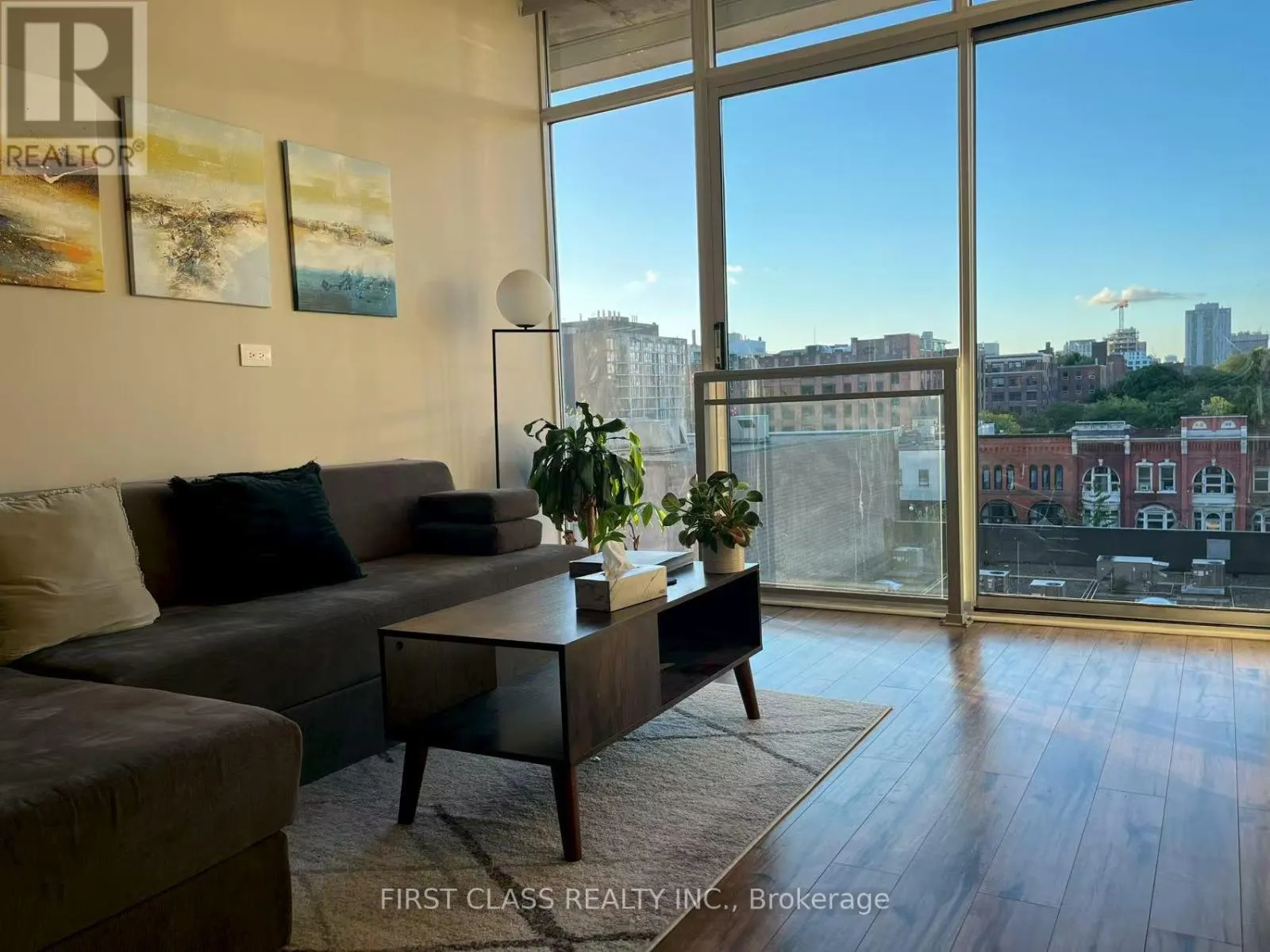 533 - 388 RICHMOND STREET W