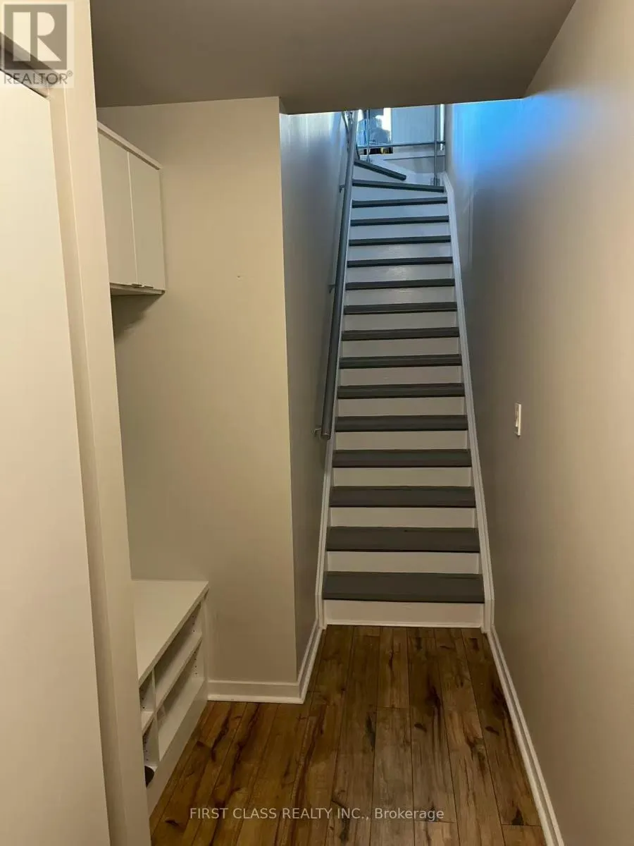 533 - 388 RICHMOND STREET W