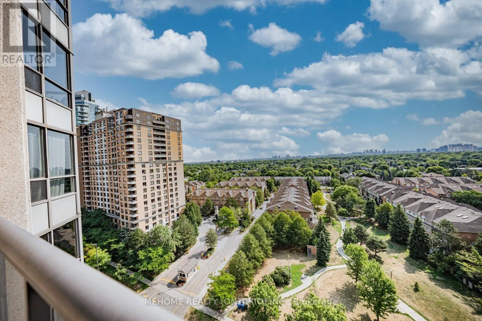 1304 - 10 NORTHTOWN WAY
