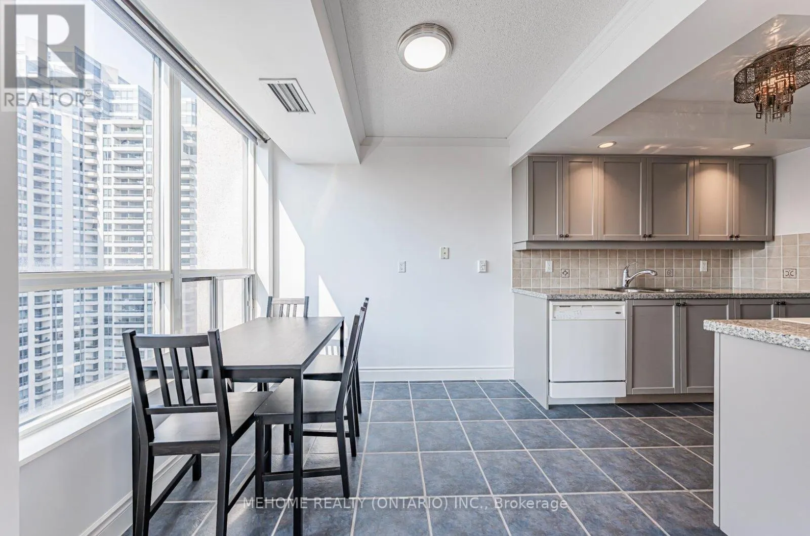 1304 - 10 NORTHTOWN WAY