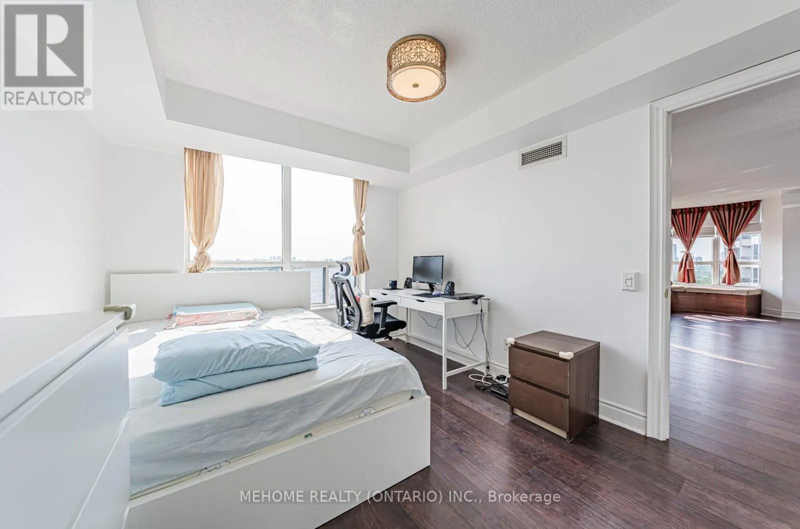 1304 - 10 NORTHTOWN WAY