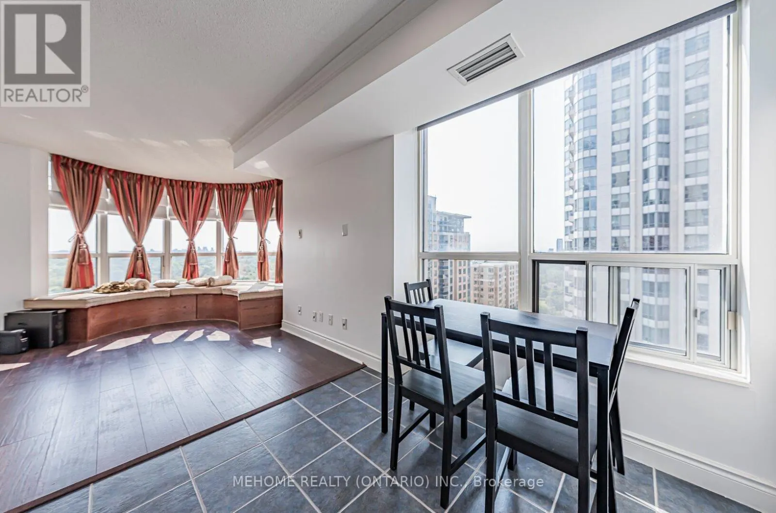 1304 - 10 NORTHTOWN WAY