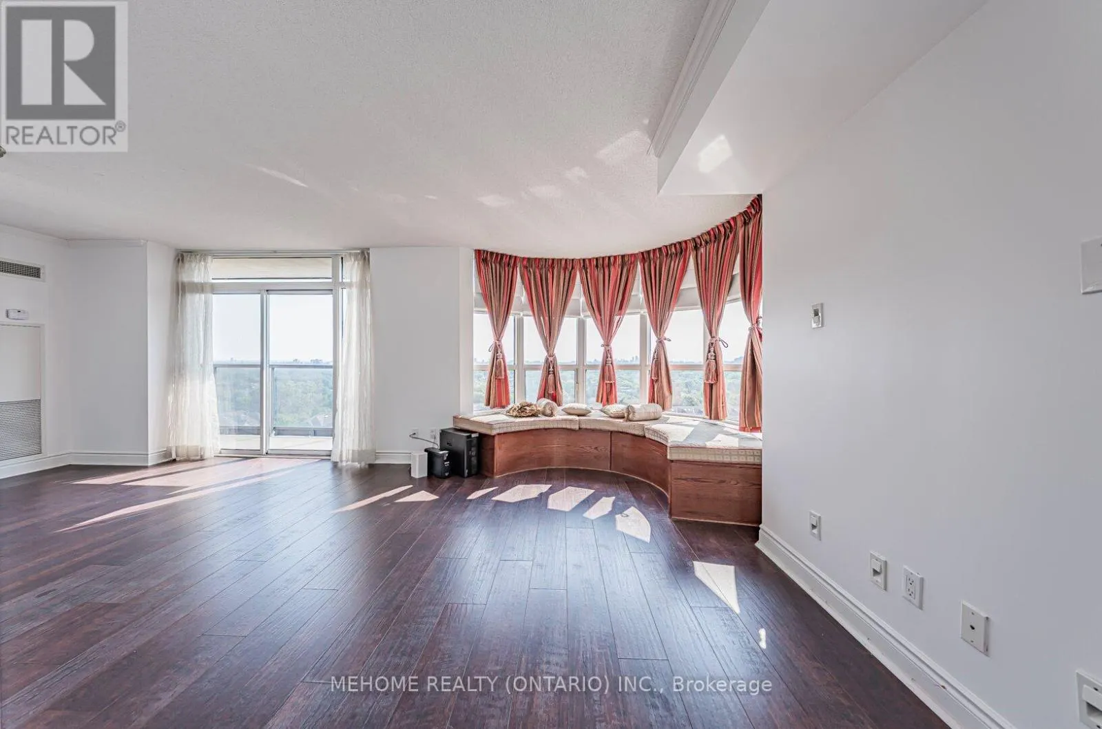 1304 - 10 NORTHTOWN WAY