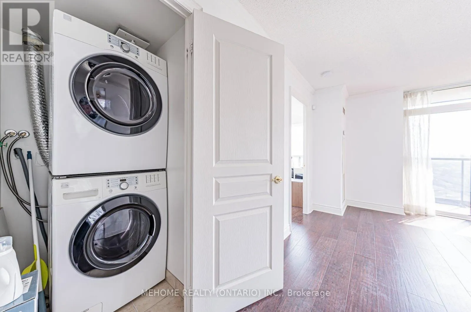 1304 - 10 NORTHTOWN WAY