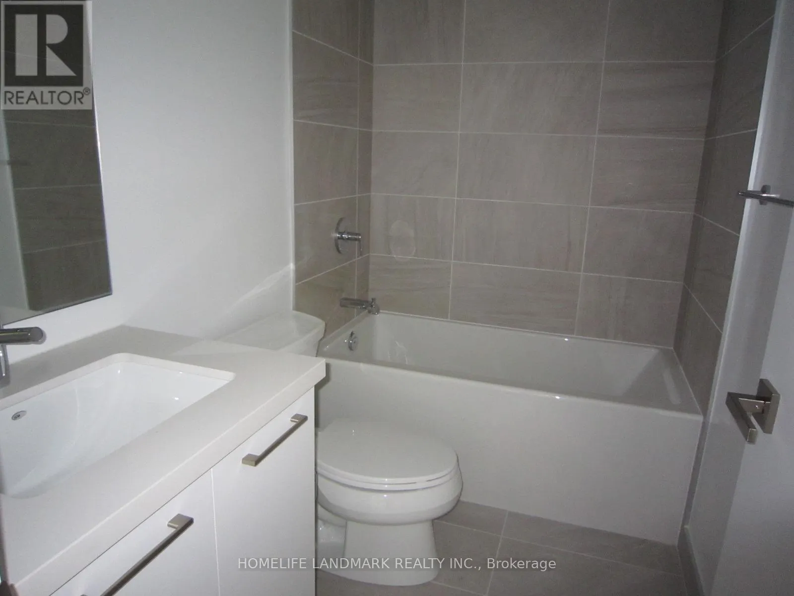 503 - 33 FREDERICK TODD WAY W