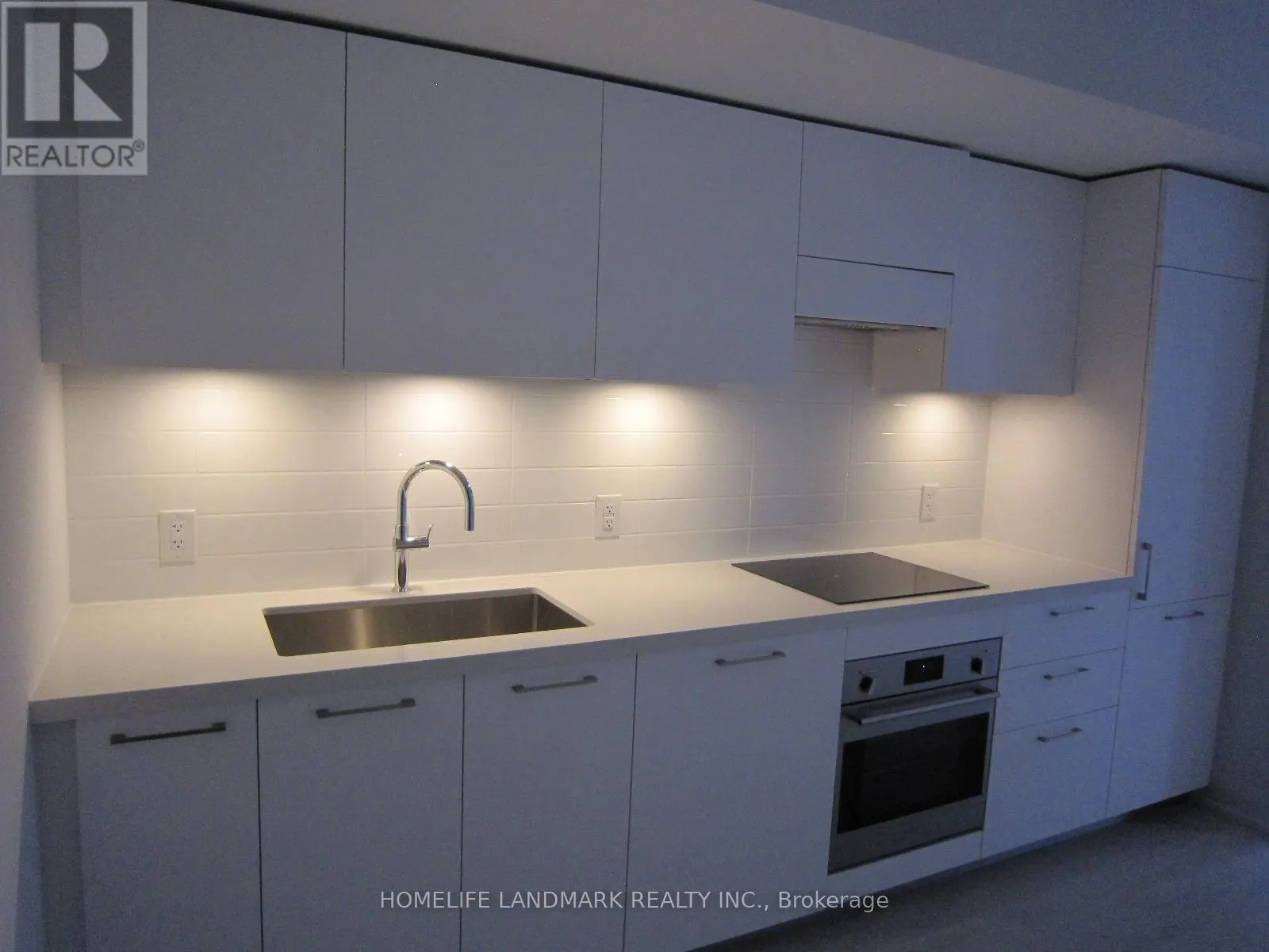 503 - 33 FREDERICK TODD WAY W
