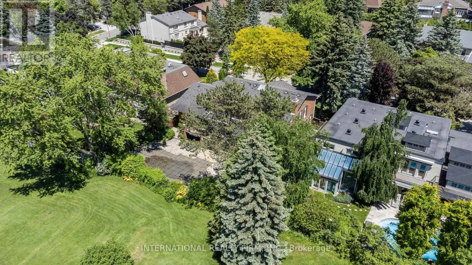 6 PENWOOD CRESCENT