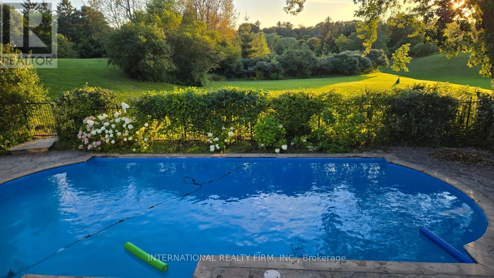 6 PENWOOD CRESCENT