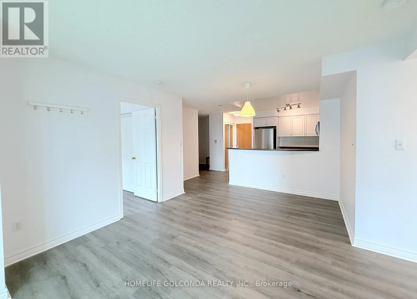 2306 - 7 LORRAINE DRIVE