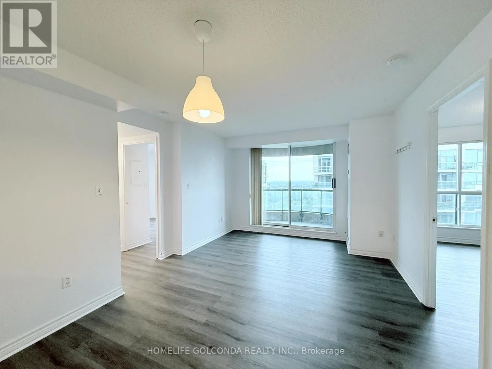 2306 - 7 LORRAINE DRIVE