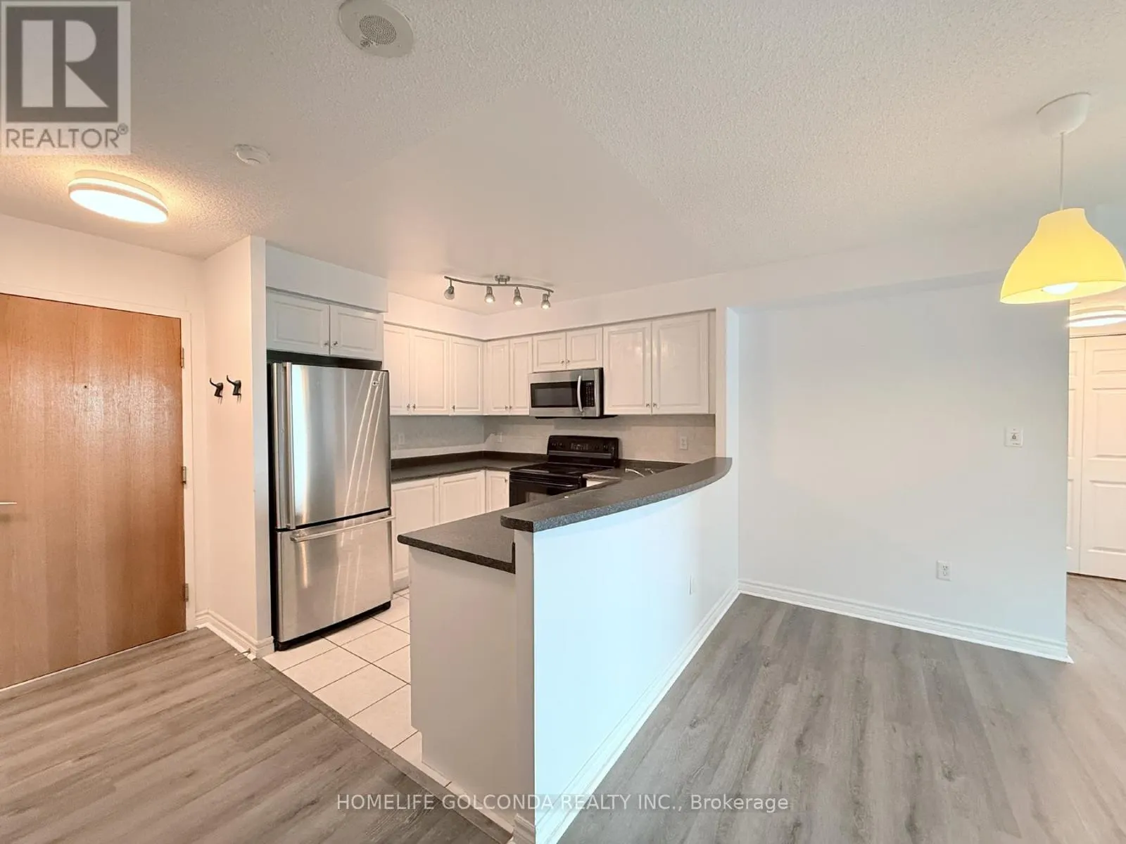 2306 - 7 LORRAINE DRIVE