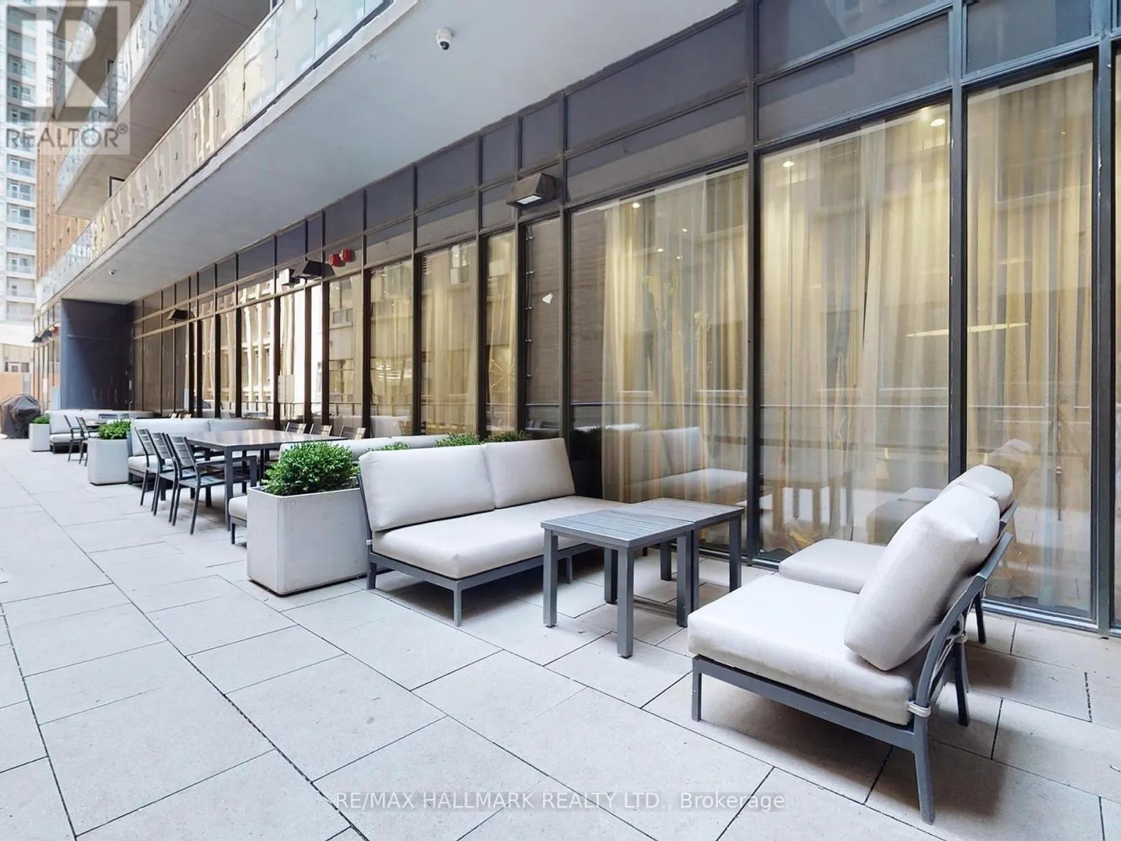 3010 - 87 PETER STREET