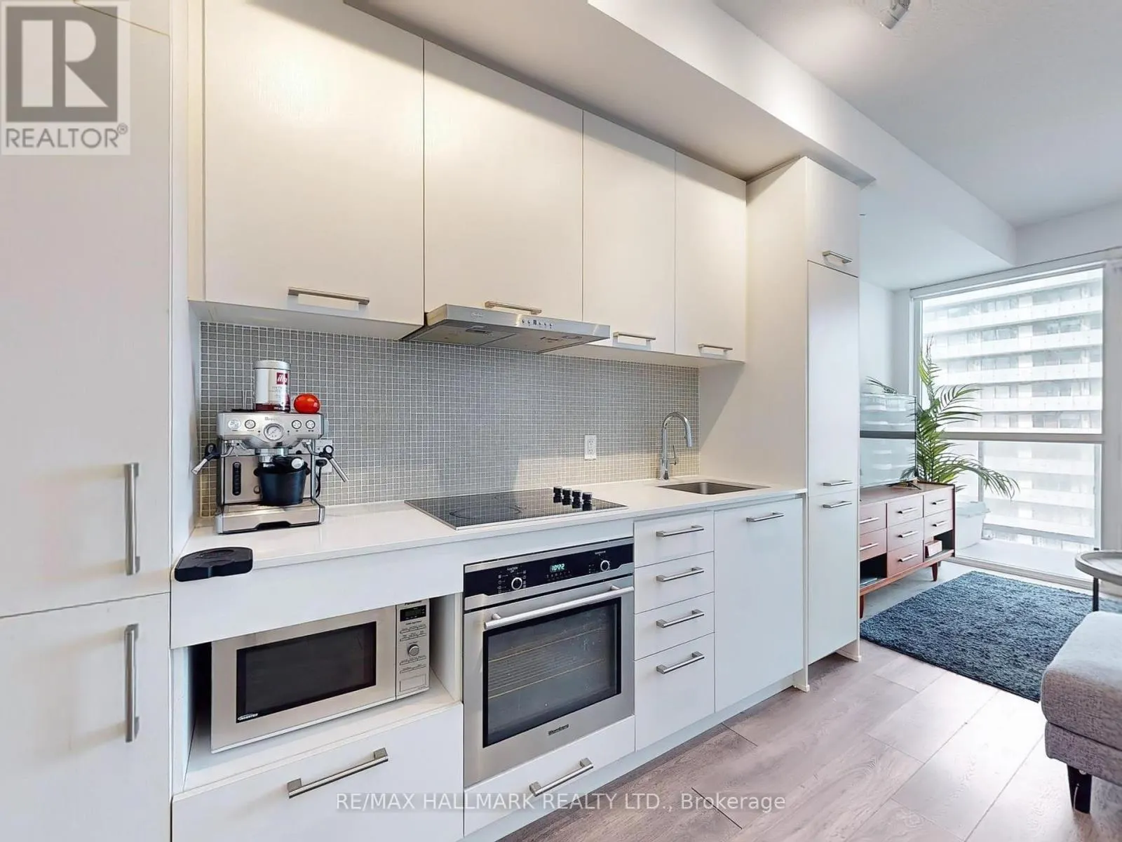3010 - 87 PETER STREET