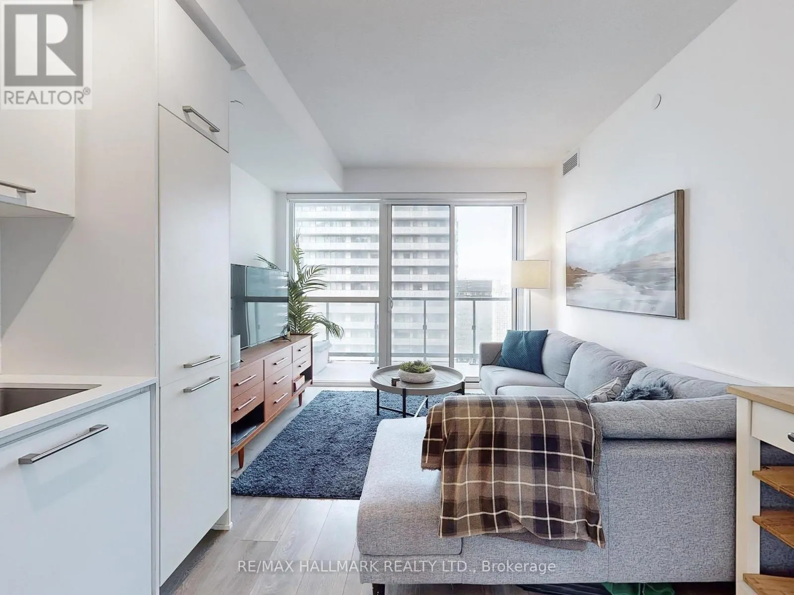 3010 - 87 PETER STREET