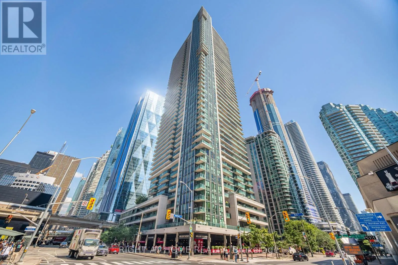 418 - 33 BAY STREET
