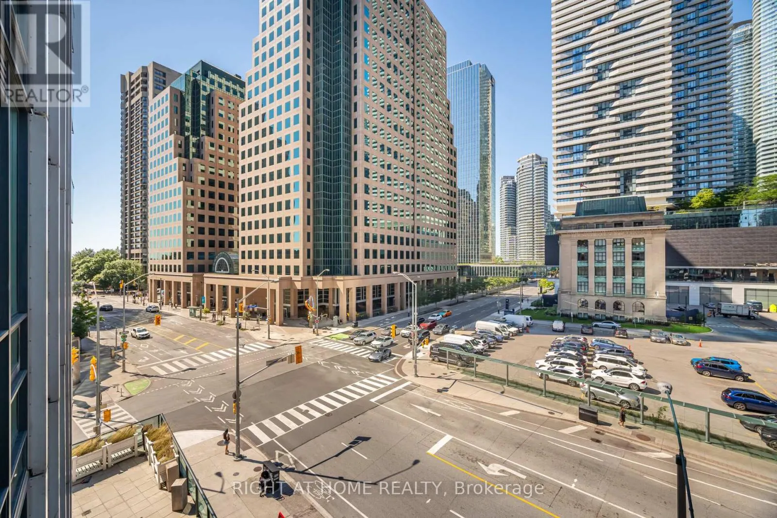 418 - 33 BAY STREET