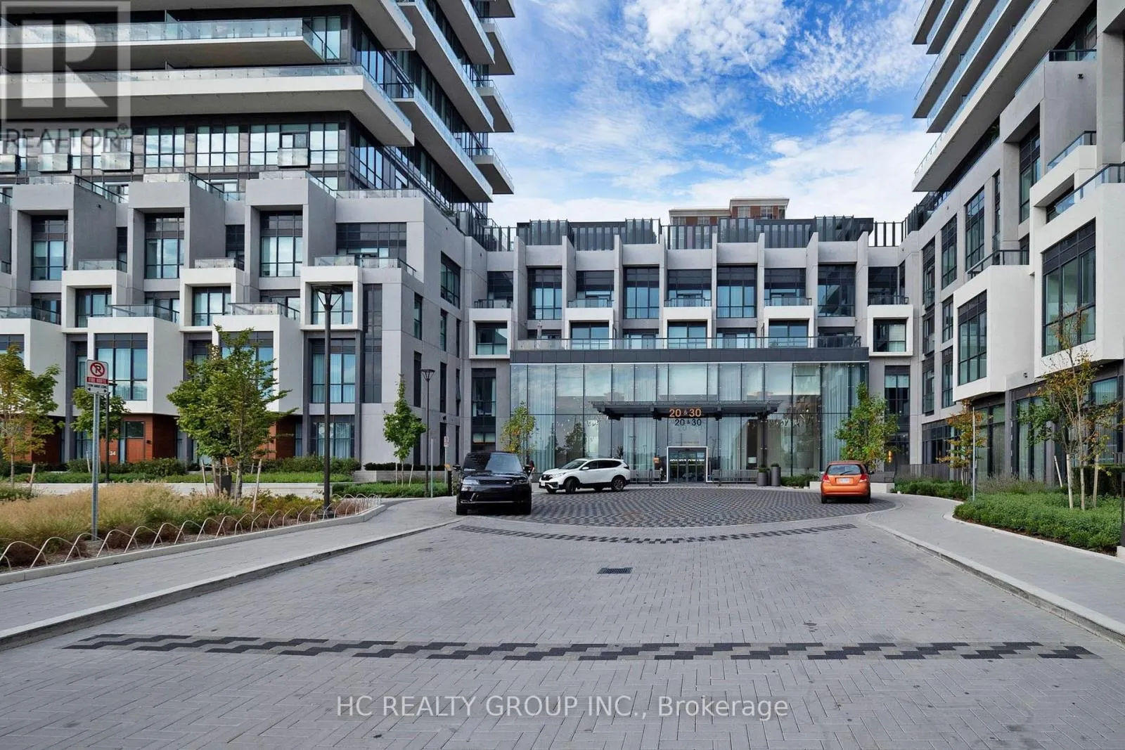 222 - 30 INN ON THE PARK DRIVE