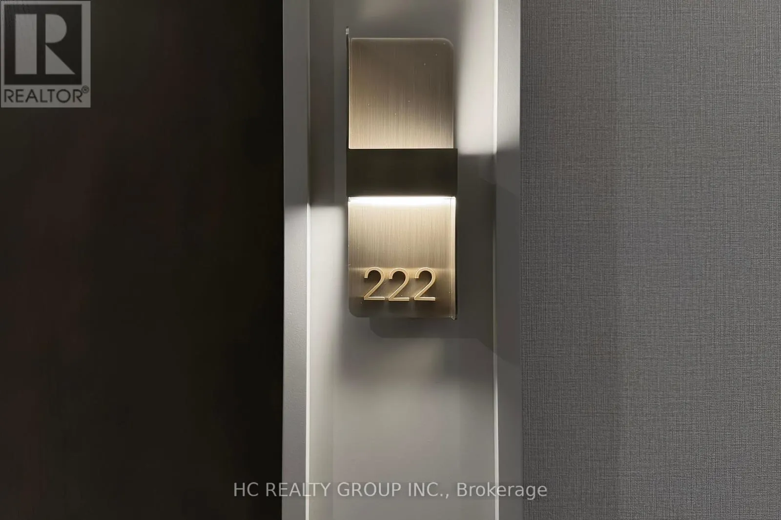 222 - 30 INN ON THE PARK DRIVE