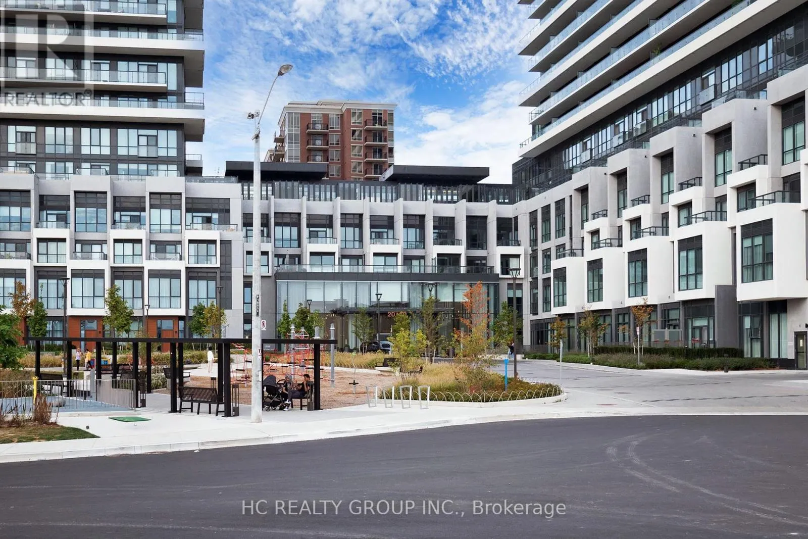 222 - 30 INN ON THE PARK DRIVE