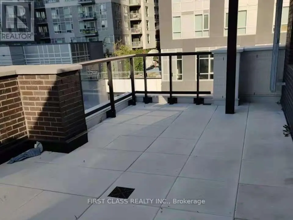 TH08 - 100 RIVER STREET W