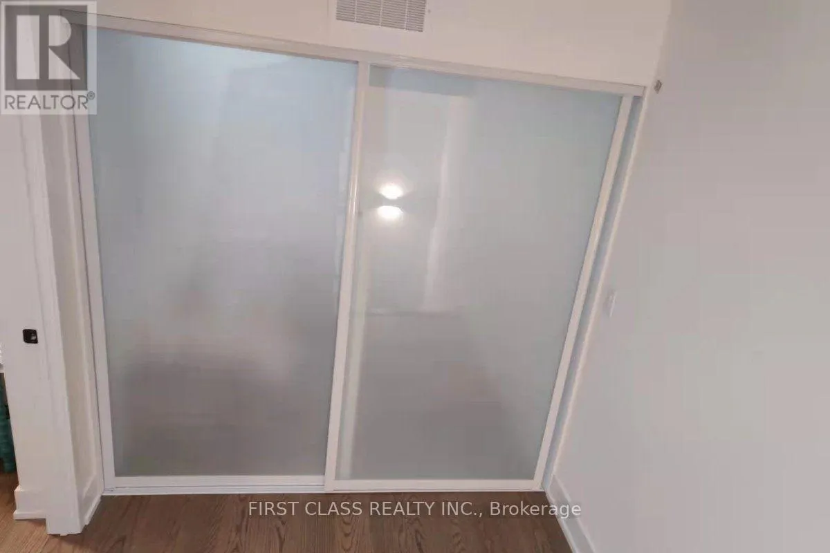 TH08 - 100 RIVER STREET W