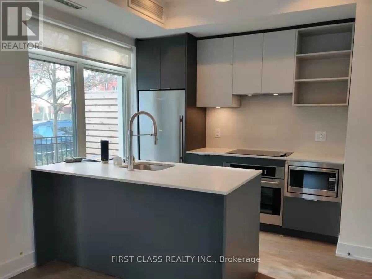 TH08 - 100 RIVER STREET W