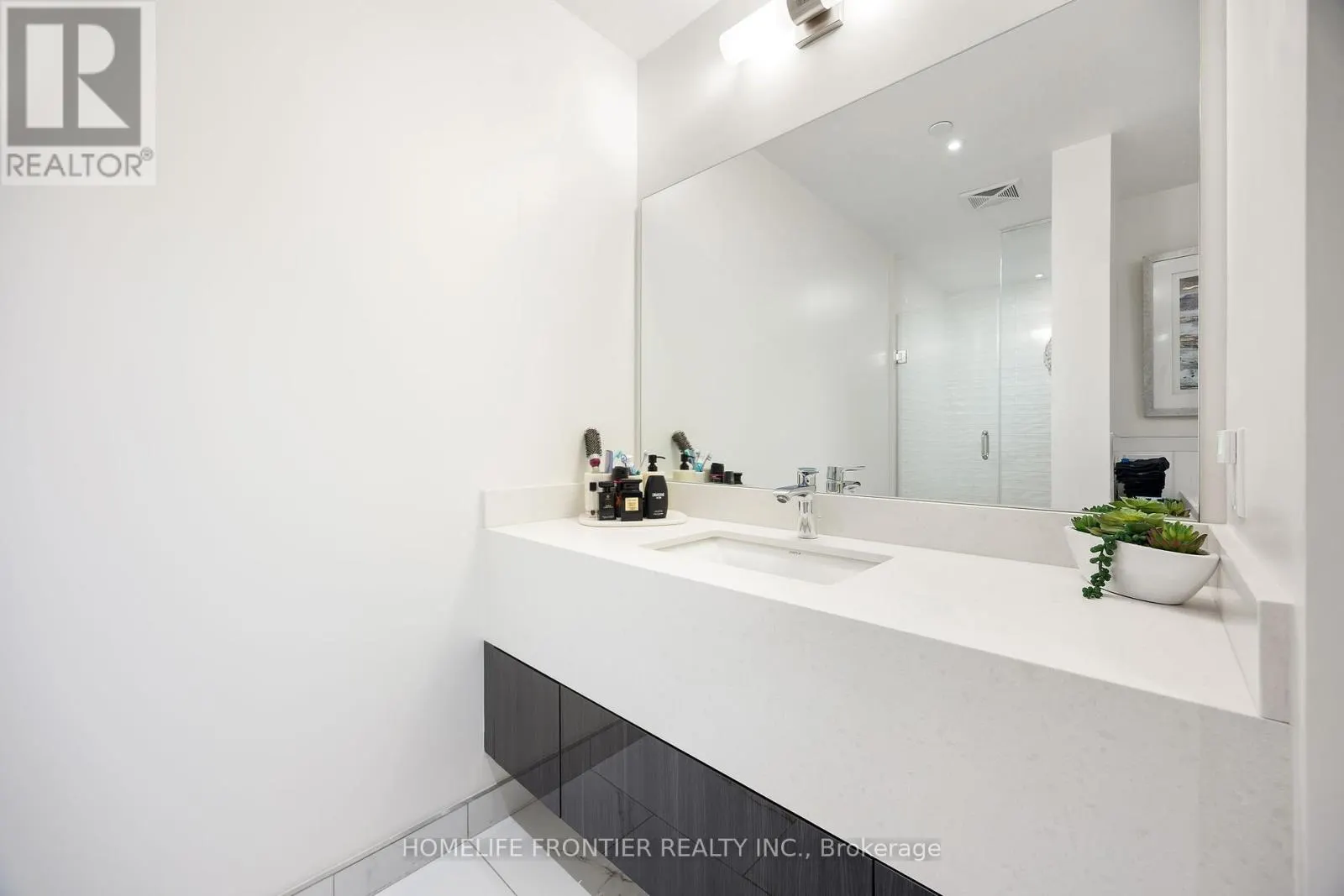 401 - 6 JACKES AVENUE